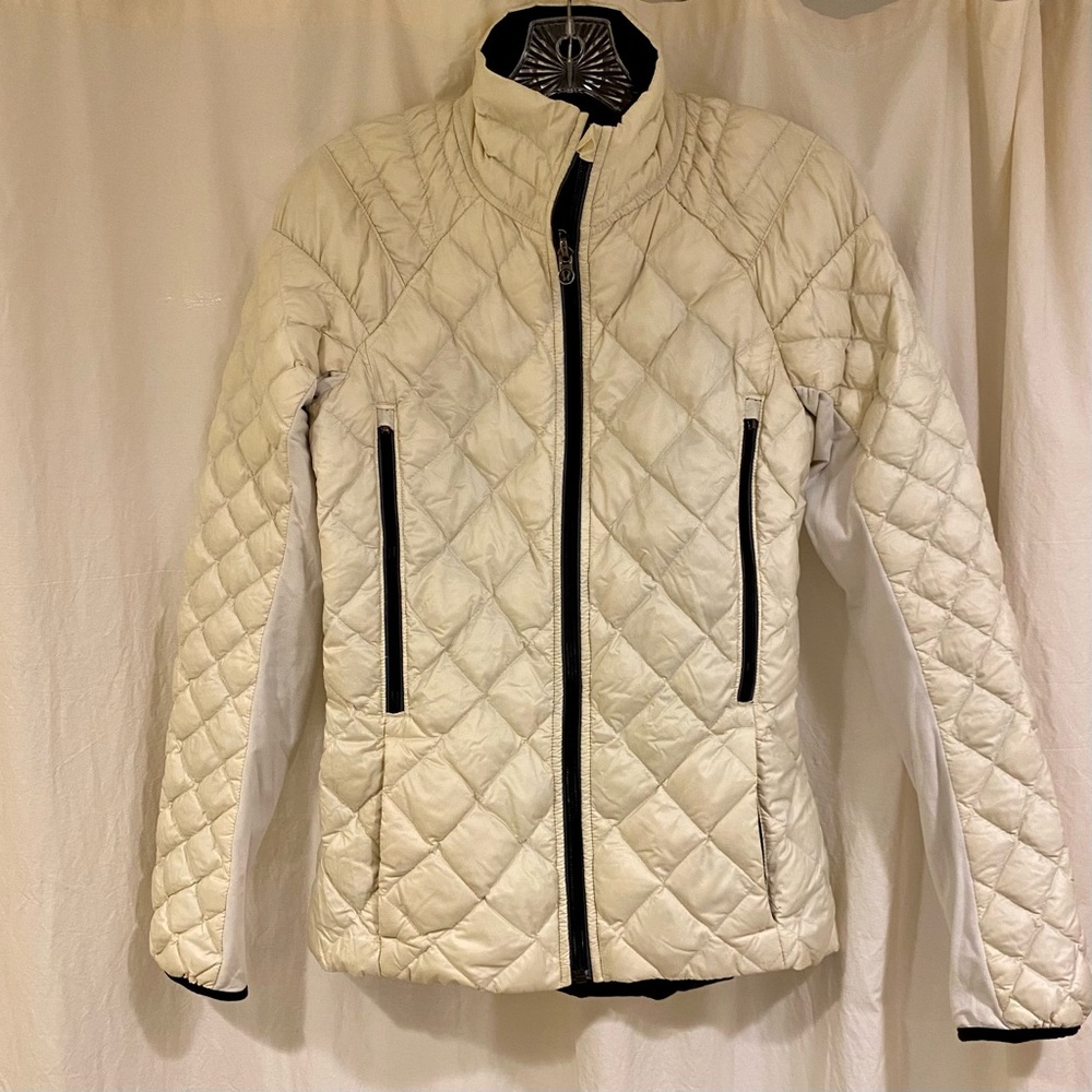 Lululemon Run: Turnaround Jacket in Black/ White